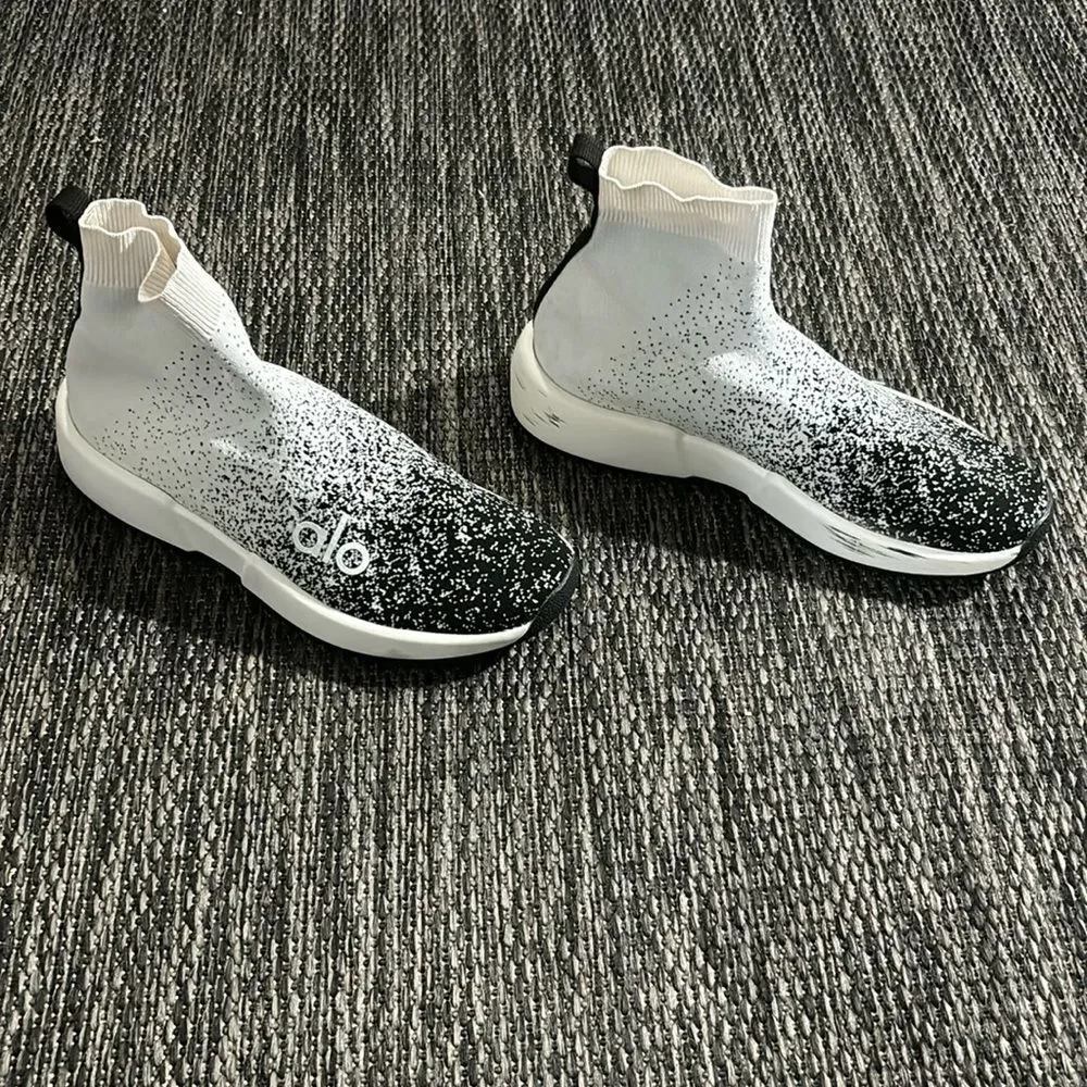 Alo yoga velocity knit sneakers